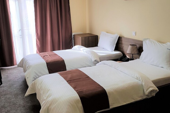 Room 27 of 73