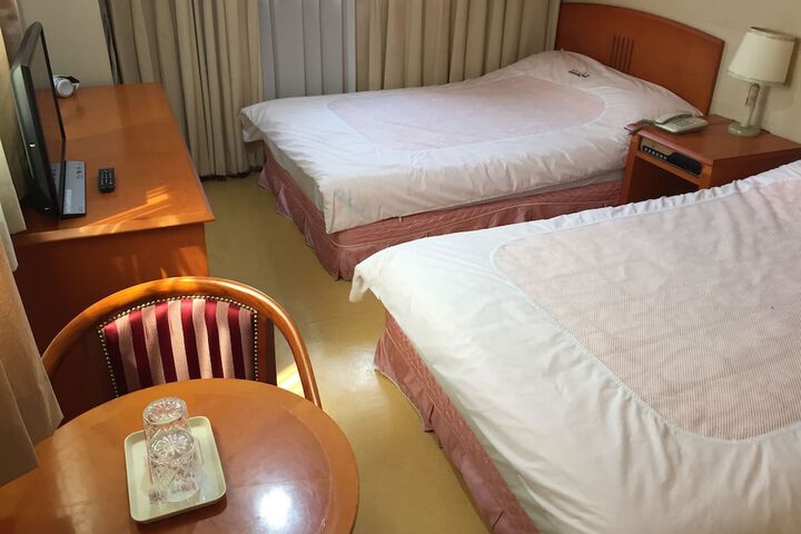 Room 13 of 33