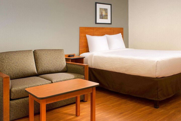 1 Queen Bed (2 of 11)