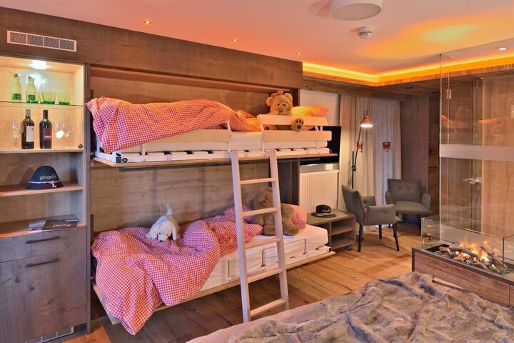 Room 3 of 34