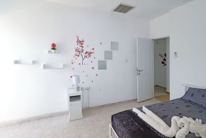 Room 7 of 70