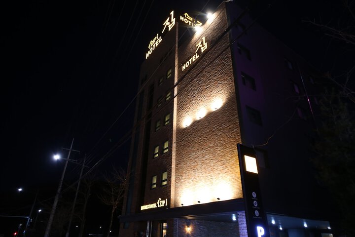 Hotel 97 of 100
