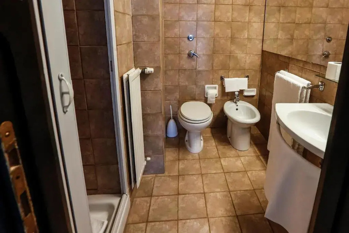 Room 13 of 27