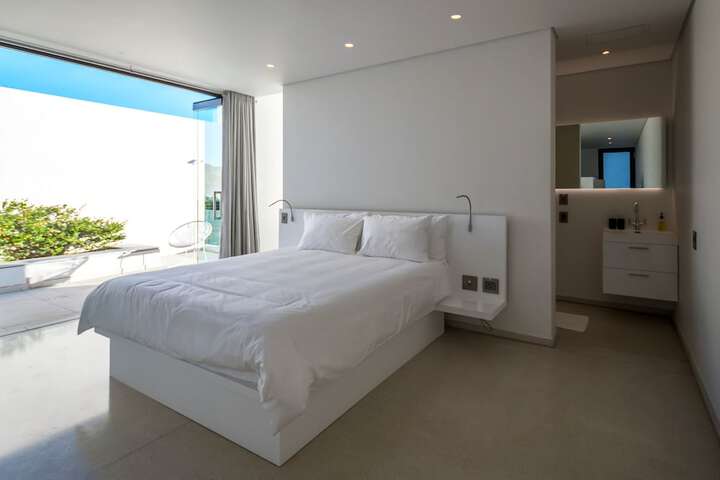 Room 4 of 34