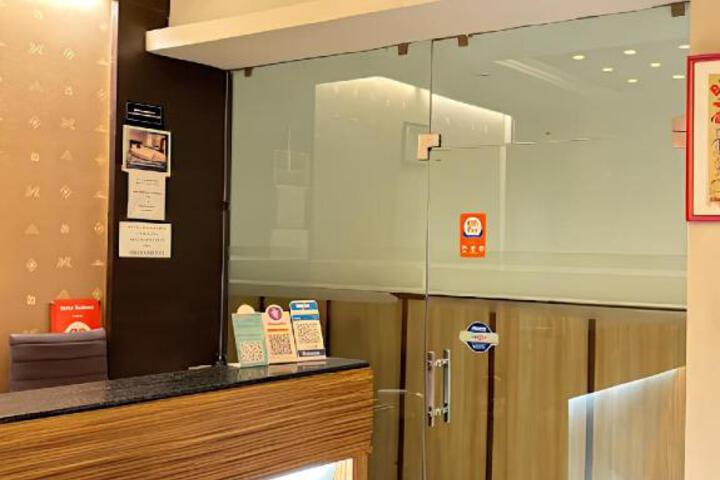 Status Business Hotel