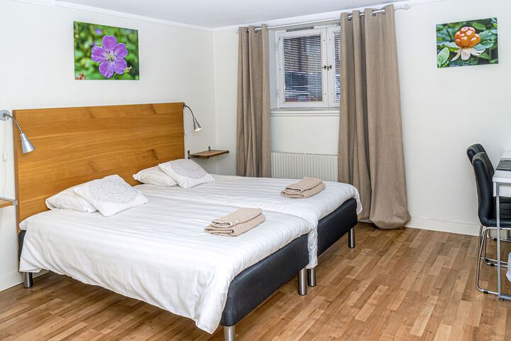 Room 16 of 38