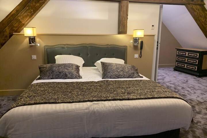 Room 32 of 137