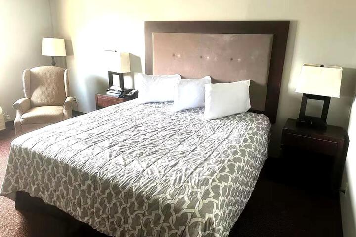 1 King Bed (3 of 5)