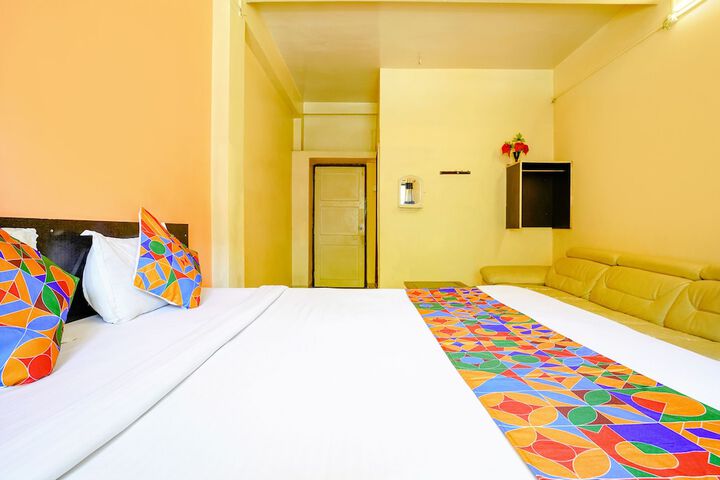 Room 6 of 28