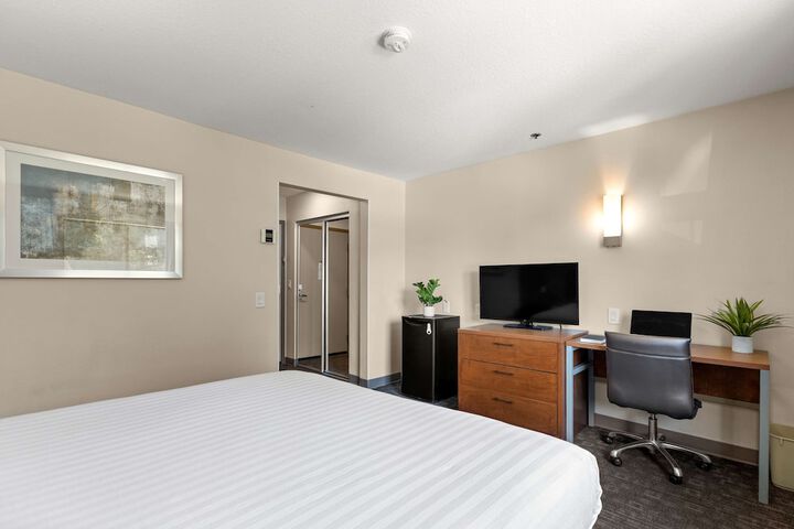 1 King Bed (1 of 7)