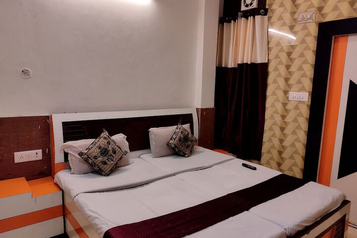 Room 6 of 17