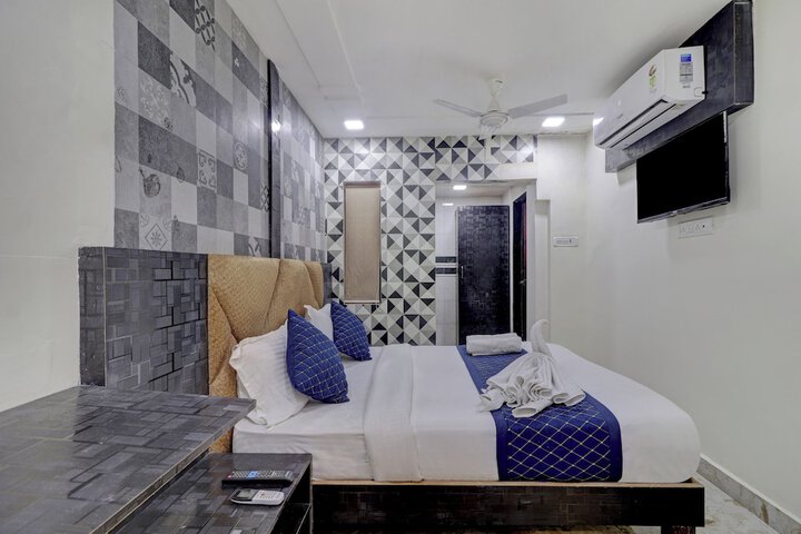 Room 7 of 11