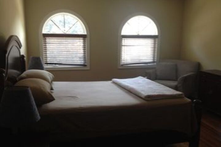 Room 10 of 28
