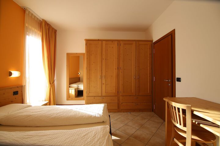 Room 4 of 36
