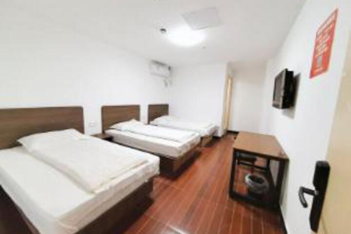 Room 5 of 6