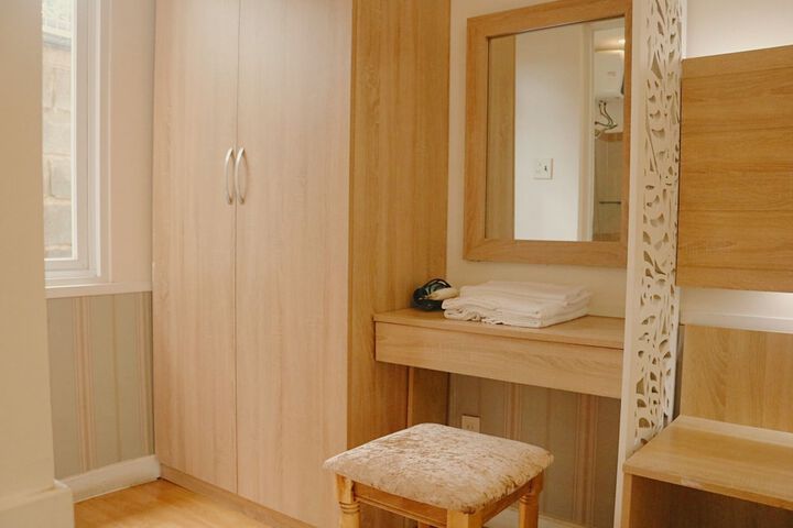 Room 18 of 28