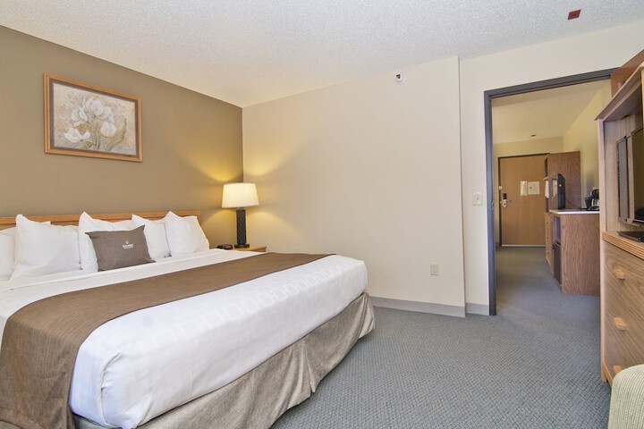 1 King Bed (6 of 28)