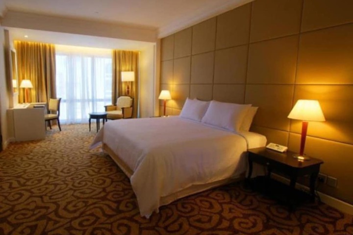 Room 15 of 38