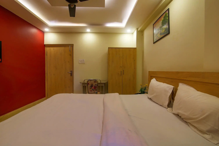 Room 4 of 17