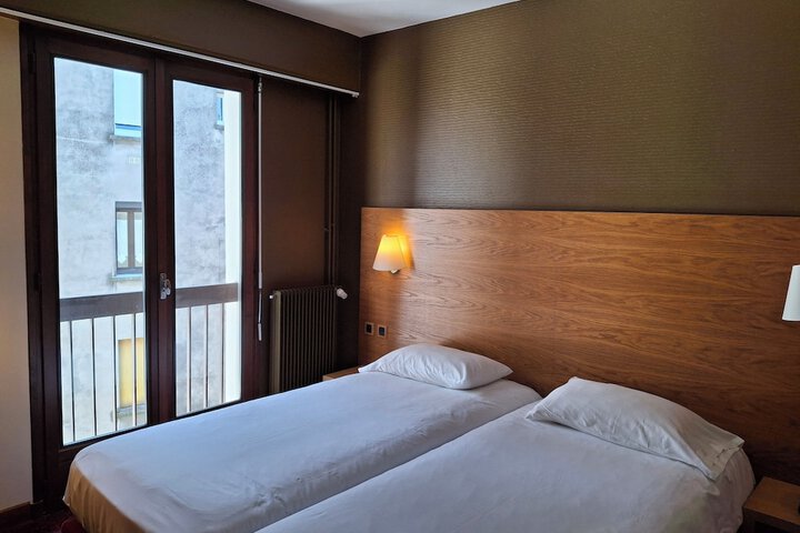 Room 44 of 81