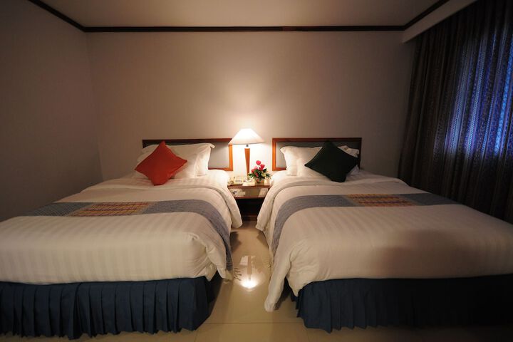 Room 6 of 143