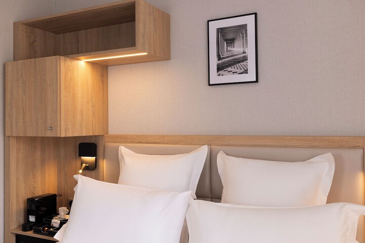 Room 10 of 40