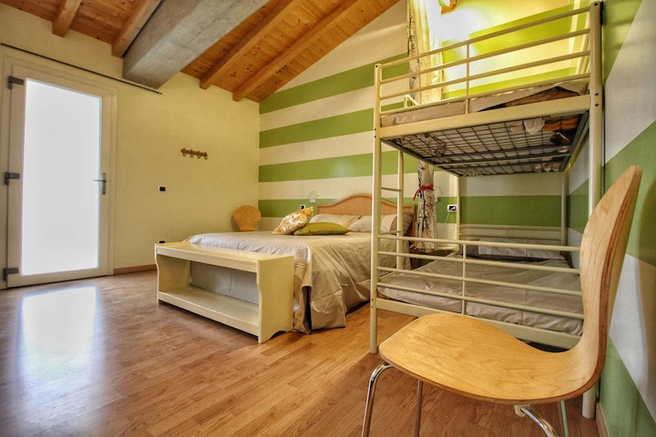 Room 5 of 13