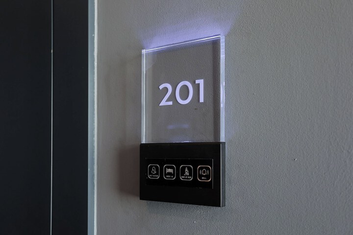 Room 75 of 198