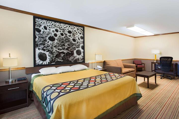 2 Queen Beds (10 of 10)