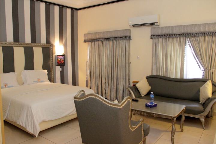 Room 15 of 33