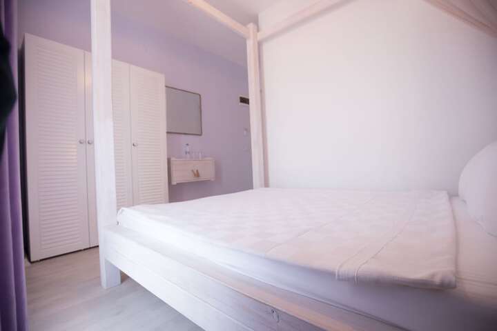 Room 9 of 27