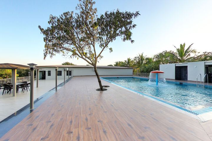 Pool 44 of 78
