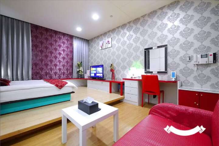 Room 45 of 98