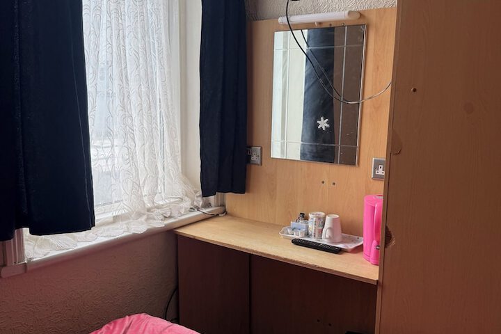 Room 6 of 43