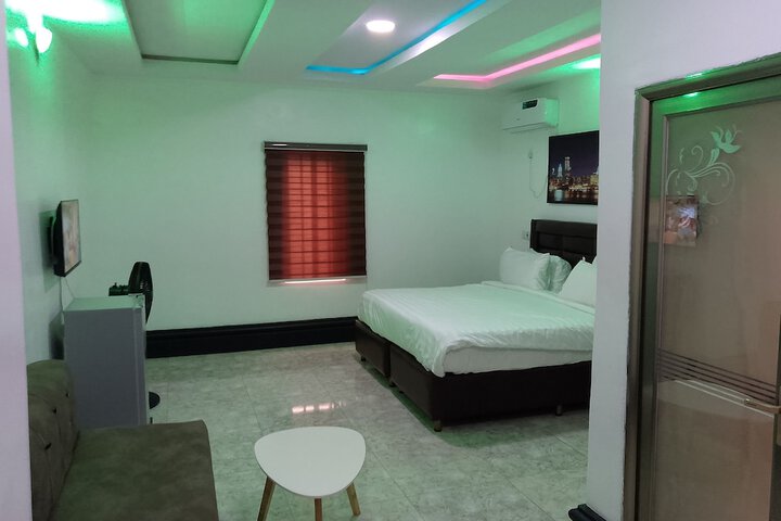 Room 4 of 13