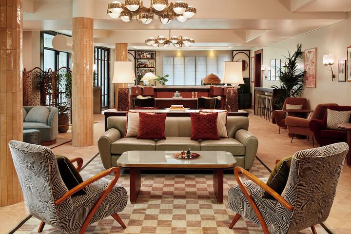 Lounge 50 of 69