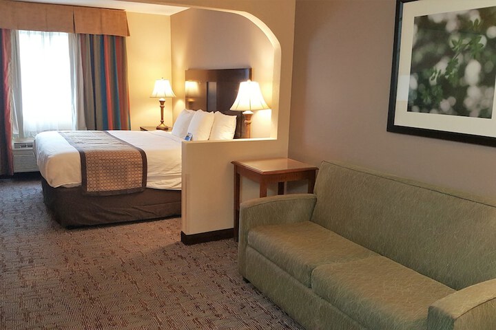1 King Bed (4 of 19)