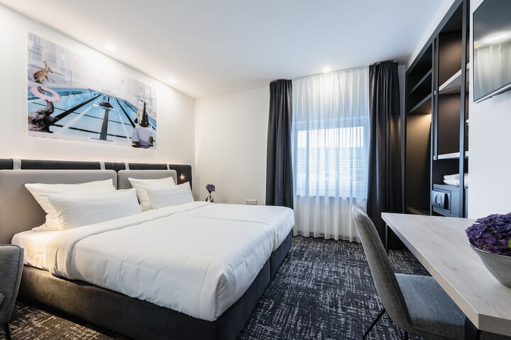 Room 28 of 62