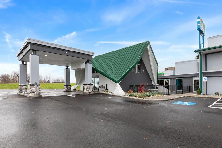Wingate by Wyndham Geneva at SPIRE Academy in Geneva, OH
