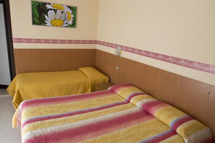 Room 12 of 33