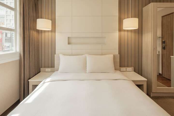 Room 15 of 38