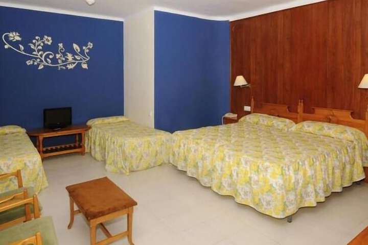 Room 9 of 32