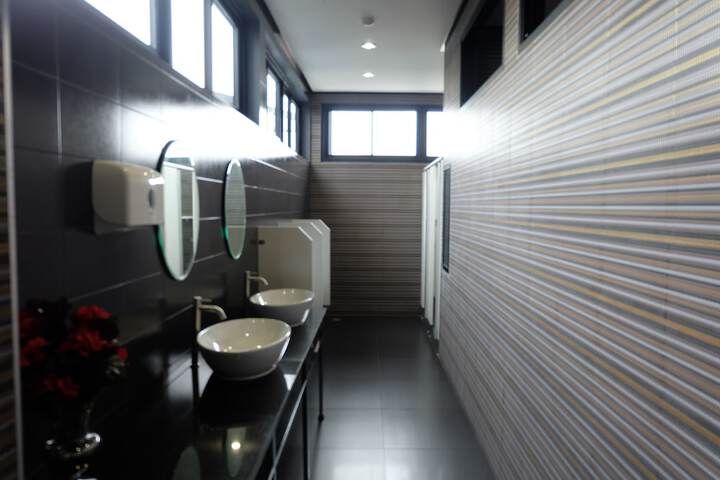 Room 8 of 25