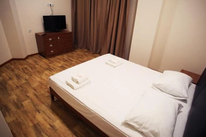 Room 6 of 26