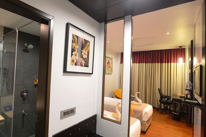 Room 6 of 32