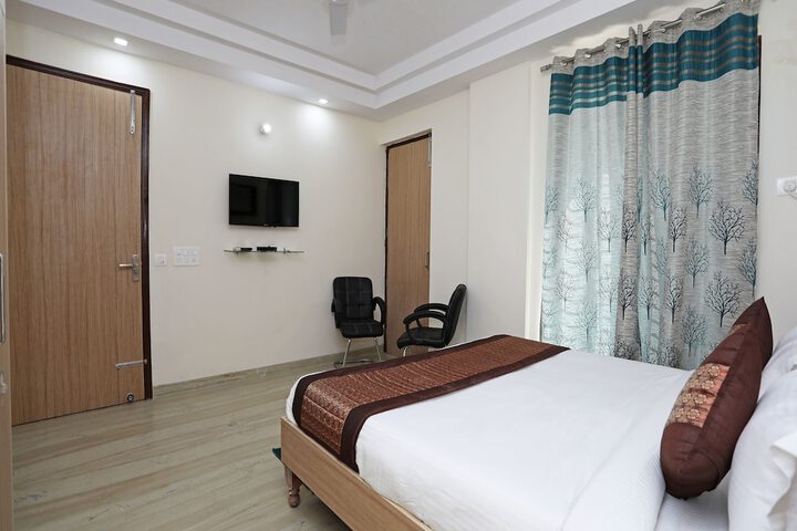 Room 16 of 19