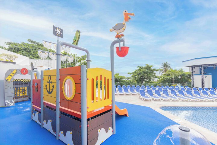 Hotel Pool