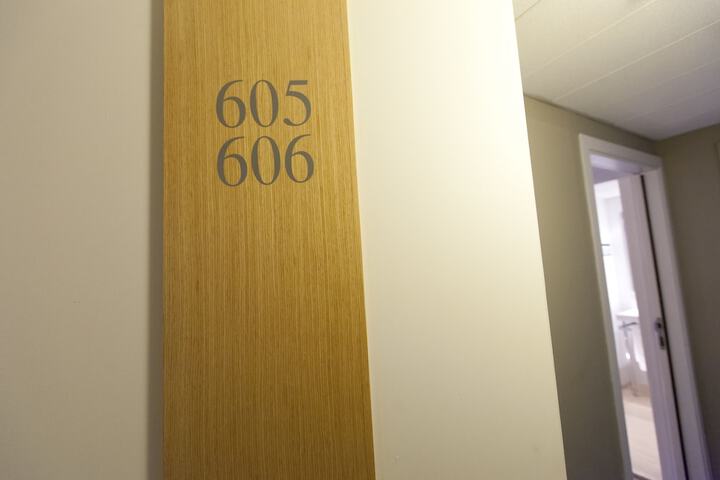 Room 11 of 48