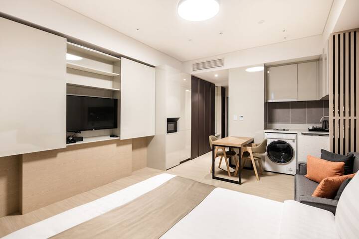 Room 12 of 85