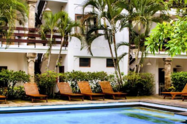Hotel Pool